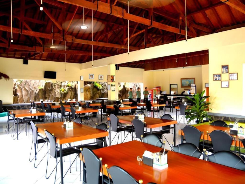 Augusta Sukabumi Hotel Kültér fotó
