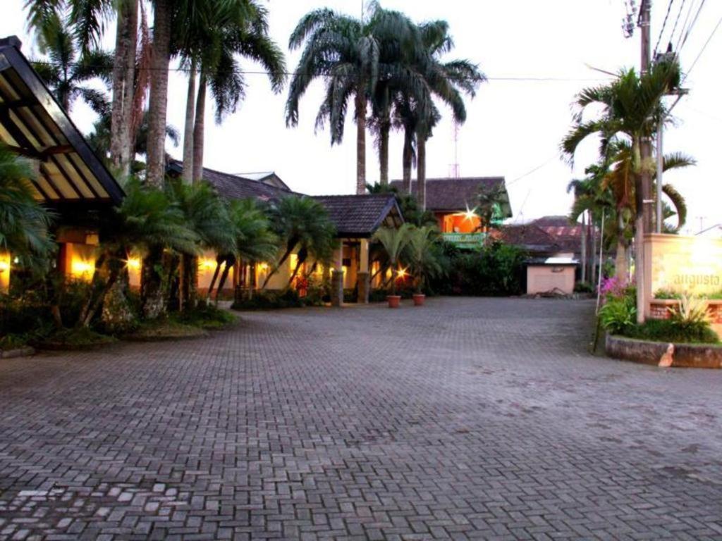 Augusta Sukabumi Hotel Kültér fotó