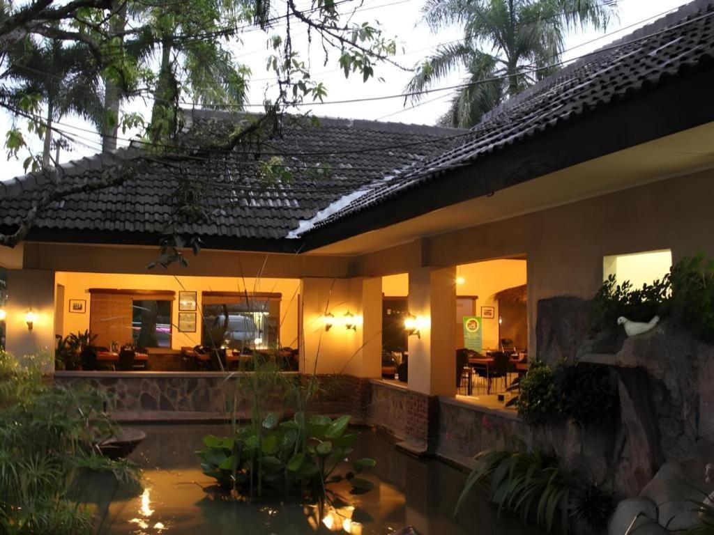 Augusta Sukabumi Hotel Kültér fotó