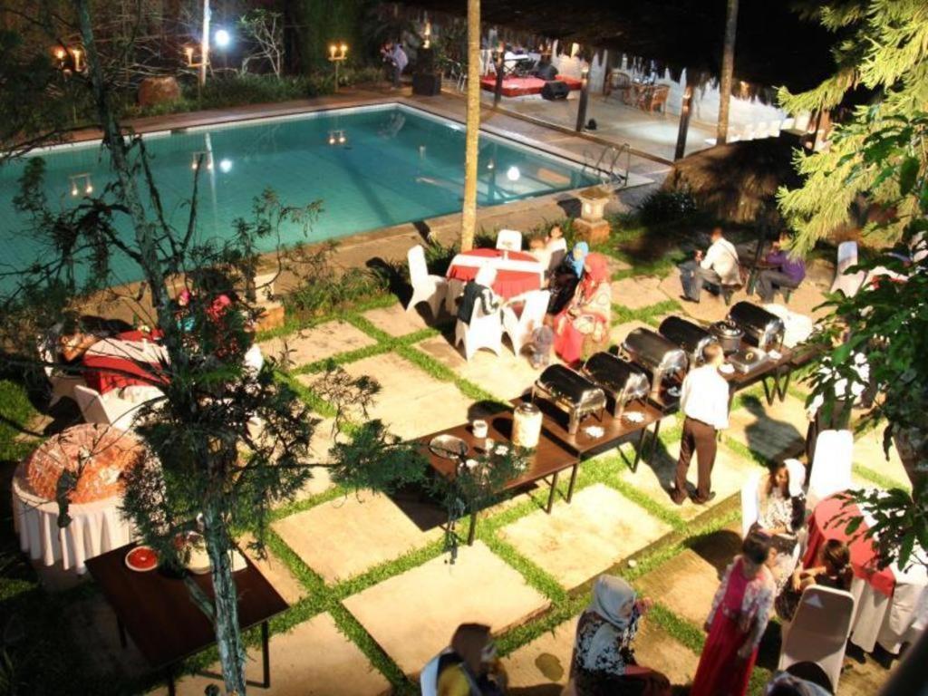 Augusta Sukabumi Hotel Kültér fotó