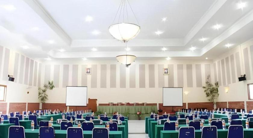 Augusta Sukabumi Hotel Kültér fotó