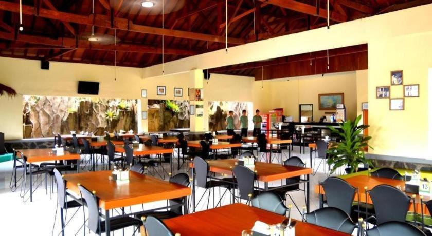 Augusta Sukabumi Hotel Kültér fotó