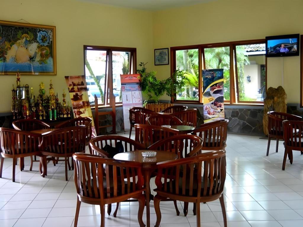 Augusta Sukabumi Hotel Kültér fotó