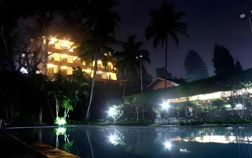 Augusta Sukabumi Hotel Kültér fotó