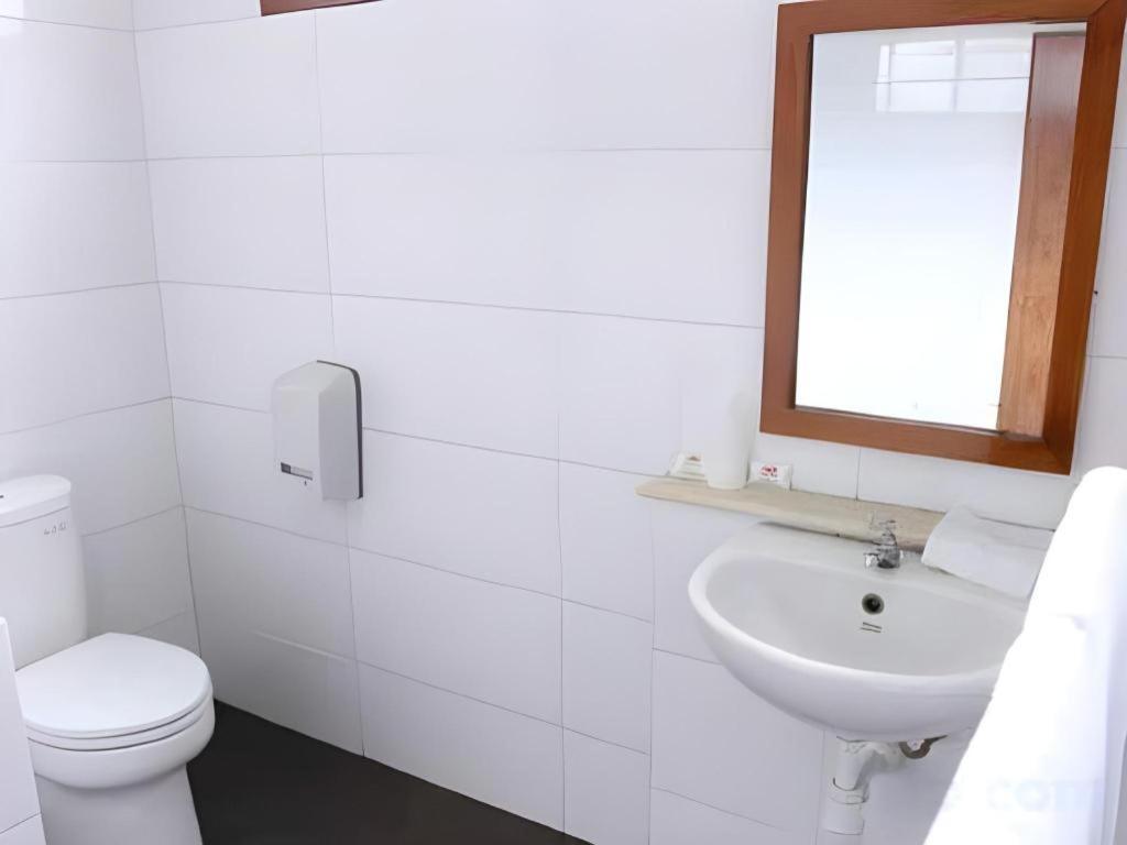 Augusta Sukabumi Hotel Kültér fotó