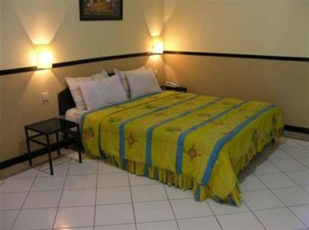 Augusta Sukabumi Hotel Kültér fotó