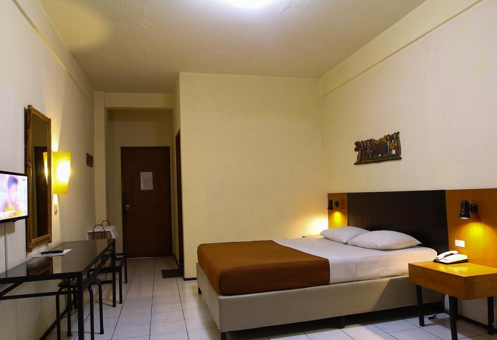 Augusta Sukabumi Hotel Kültér fotó